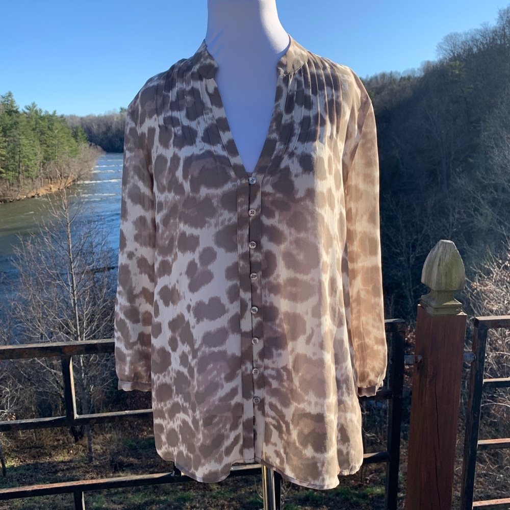Banana Republic Leopard Print Blouse Top Size M medium Creme Ivory Cheetah 3/4
